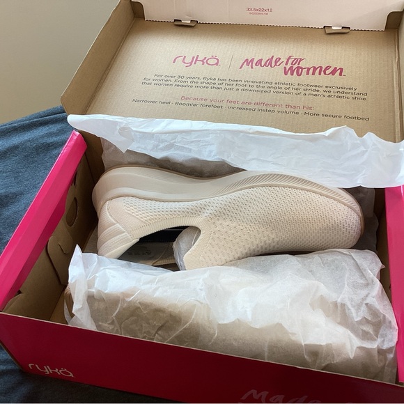 Ryka Fling Slip on9.5 Wide  Sneaker Shoe White - Picture 13 of 14